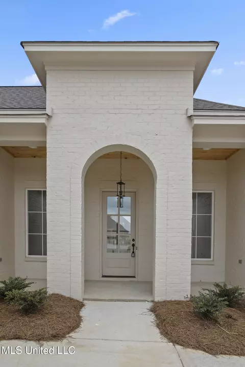 484 Aurora Cir, Canton, MS 39046 photo 4