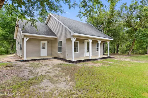 8228 Henley Rd, Pass Christian, MS 39571