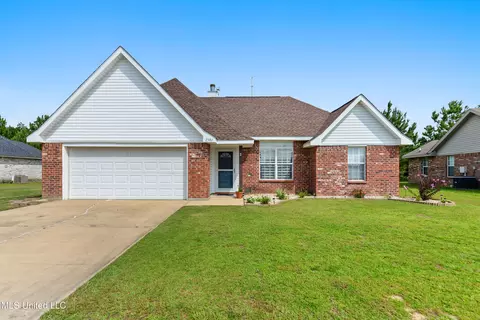 2301 Paula Cir, Ocean Springs, MS 39564