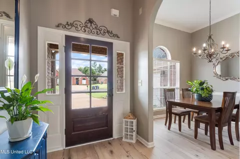 Entry Way - 139 Tanner Cv, Hernando, MS 38632 photo 2 of 4