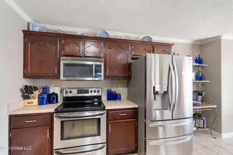 Kitchen - 139 Tanner Cv, Hernando, MS 38632 photo 2 of 2