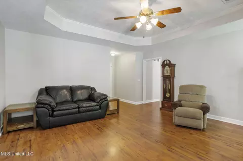 Living - 505 Eaglewood Dr, Florence, MS 39073 photo 2 of 3