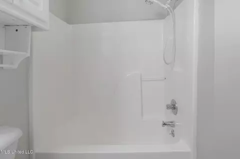 Bath - 505 Eaglewood Dr, Florence, MS 39073 photo 3 of 3