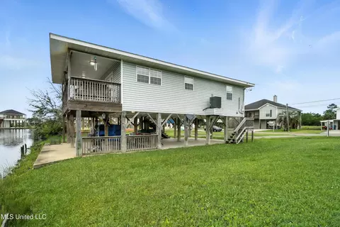 11155 New York St, Bay Saint Louis, MS 39520