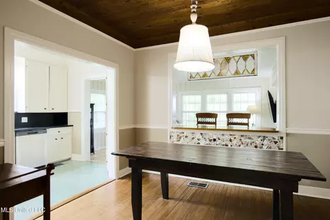 Dining - 392 Ashburn St, Natchez, MS 39120 photo 3 of 4