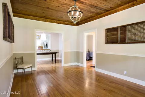 Dining - 392 Ashburn St, Natchez, MS 39120 photo 2 of 4