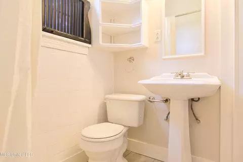 Bath - 392 Ashburn St, Natchez, MS 39120 photo 3 of 5