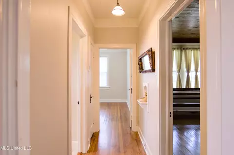 Entry Way - 392 Ashburn St, Natchez, MS 39120 photo 2 of 2