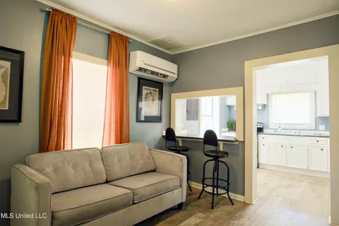 Living - 392 Ashburn St, Natchez, MS 39120 photo 1 of 1