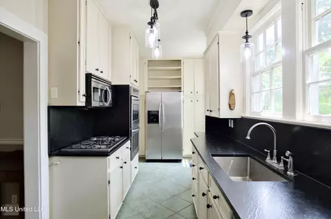 Kitchen - 392 Ashburn St, Natchez, MS 39120 photo 1 of 4