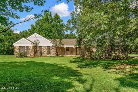 4210 Red Oaks Dr, Horn Lake, MS 38637