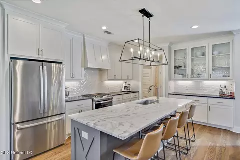 Kitchen - 102 Hampton Trl, Madison, MS 39110 photo 2 of 5