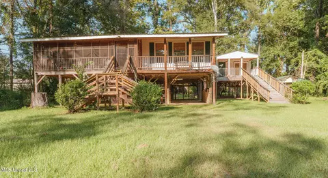 120 Hickory Ln, Lucedale, MS 39452