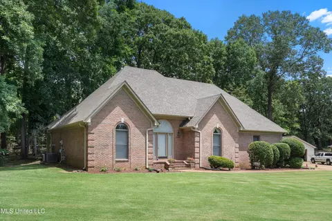 Exterior - 8136 Saddlebrook Cv, Olive Branch, MS 38654 photo 2 of 7