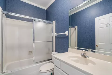 Bath - 8136 Saddlebrook Cv, Olive Branch, MS 38654 photo 4 of 5