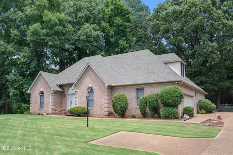 Exterior - 8136 Saddlebrook Cv, Olive Branch, MS 38654 photo 3 of 7