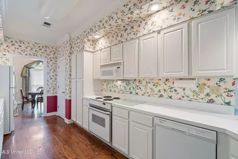 Kitchen - 8136 Saddlebrook Cv, Olive Branch, MS 38654 photo 2 of 4