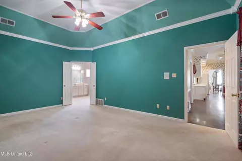 Bedroom - 8136 Saddlebrook Cv, Olive Branch, MS 38654 photo 2 of 9