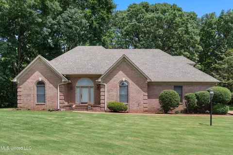 8136 Saddlebrook Cv, Olive Branch, MS 38654