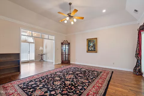 Living - 8136 Saddlebrook Cv, Olive Branch, MS 38654 photo 3 of 3