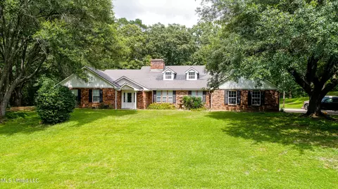 Exterior - 211 Traceway Dr, Natchez, MS 39120 photo 5 of 10