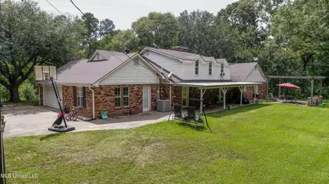 Exterior - 211 Traceway Dr, Natchez, MS 39120 photo 9 of 10