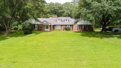 Exterior - 211 Traceway Dr, Natchez, MS 39120 photo 6 of 10