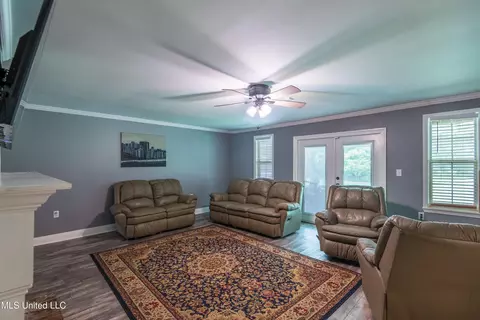 Living - 211 Traceway Dr, Natchez, MS 39120 photo 2 of 2