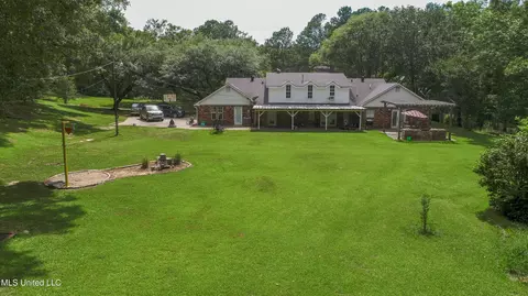 Exterior - 211 Traceway Dr, Natchez, MS 39120 photo 8 of 10