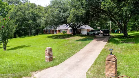 Exterior - 211 Traceway Dr, Natchez, MS 39120 photo 4 of 10