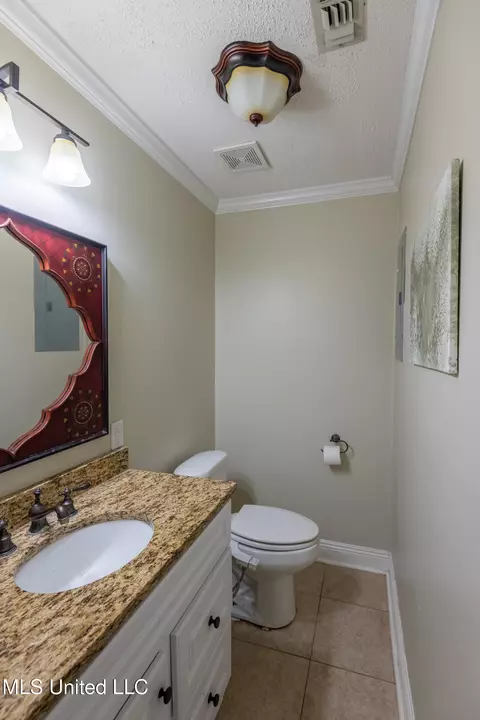 Bath - 211 Traceway Dr, Natchez, MS 39120 photo 1 of 2
