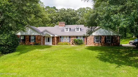 Exterior - 211 Traceway Dr, Natchez, MS 39120 photo 3 of 10