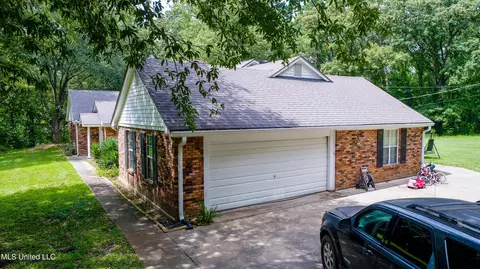 Exterior - 211 Traceway Dr, Natchez, MS 39120 photo 7 of 10
