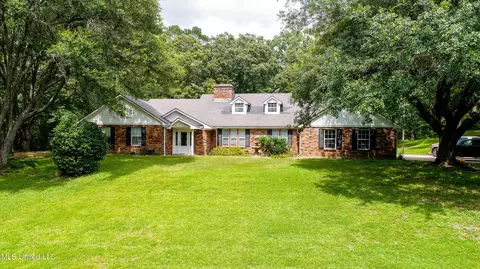 211 Traceway Dr, Natchez, MS 39120
