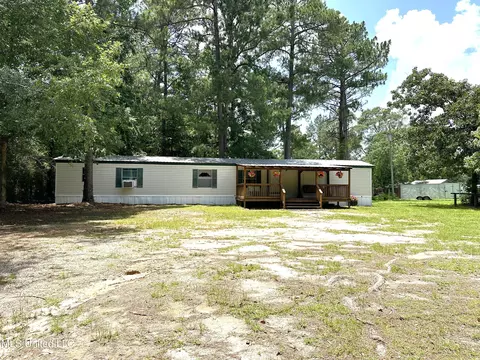 113 Glover Rd, Poplarville, MS 39470