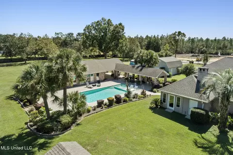 14300 Hatten Ln, Gulfport, MS 39503