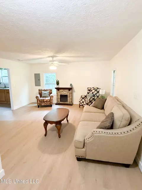 Living - 534 Scr 32 E, Forest, MS 39074 photo 3 of 5