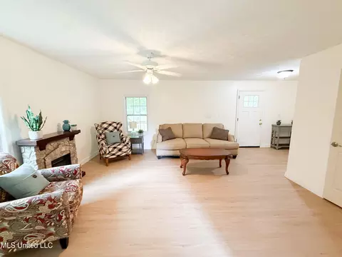Living - 534 Scr 32 E, Forest, MS 39074 photo 2 of 5