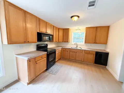 Kitchen - 534 Scr 32 E, Forest, MS 39074 photo 4 of 5