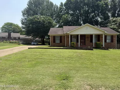 8528 E Cedar Circle Cir, Southaven, MS 38671