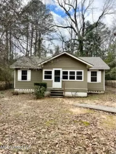 2206 N 3rd Ave, Laurel, MS 39440