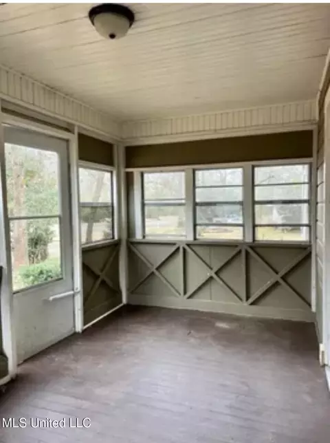 Exterior - 2206 N 3rd Ave, Laurel, MS 39440 photo 1 of 2