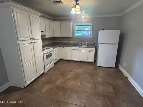 Kitchen - 600 Jackson Ave, Mccomb, MS 39648 photo 1 of 2