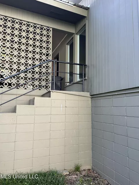 Exterior - 600 Jackson Ave, Mccomb, MS 39648 photo 5 of 8