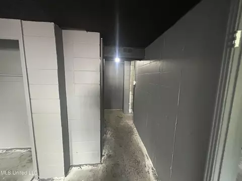 Entry Way - 600 Jackson Ave, Mccomb, MS 39648 photo 2 of 2