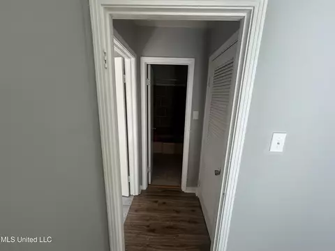 Entry Way - 600 Jackson Ave, Mccomb, MS 39648 photo 1 of 2