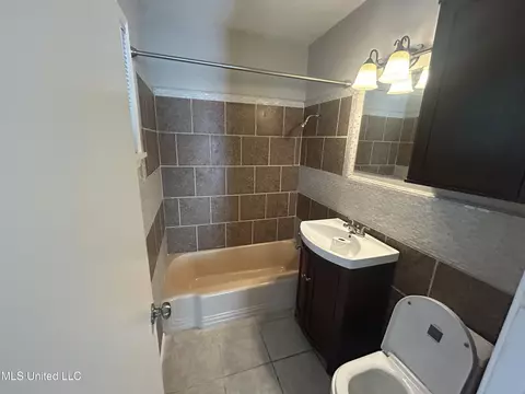 Bath - 600 Jackson Ave, Mccomb, MS 39648 photo 1 of 6