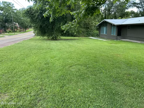 Exterior - 600 Jackson Ave, Mccomb, MS 39648 photo 2 of 8