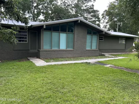 Exterior - 600 Jackson Ave, Mccomb, MS 39648 photo 1 of 8