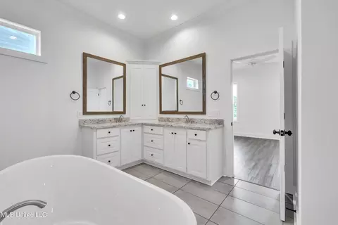 Bath - 202 Crestwood Pl, Madison, MS 39110 photo 4 of 4
